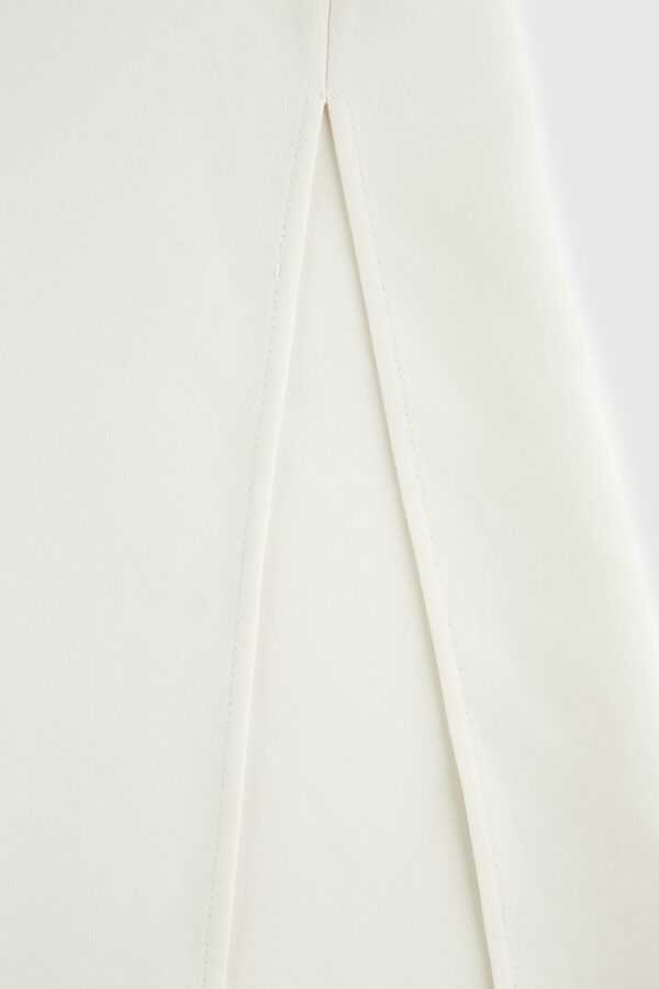 #color_Ivory